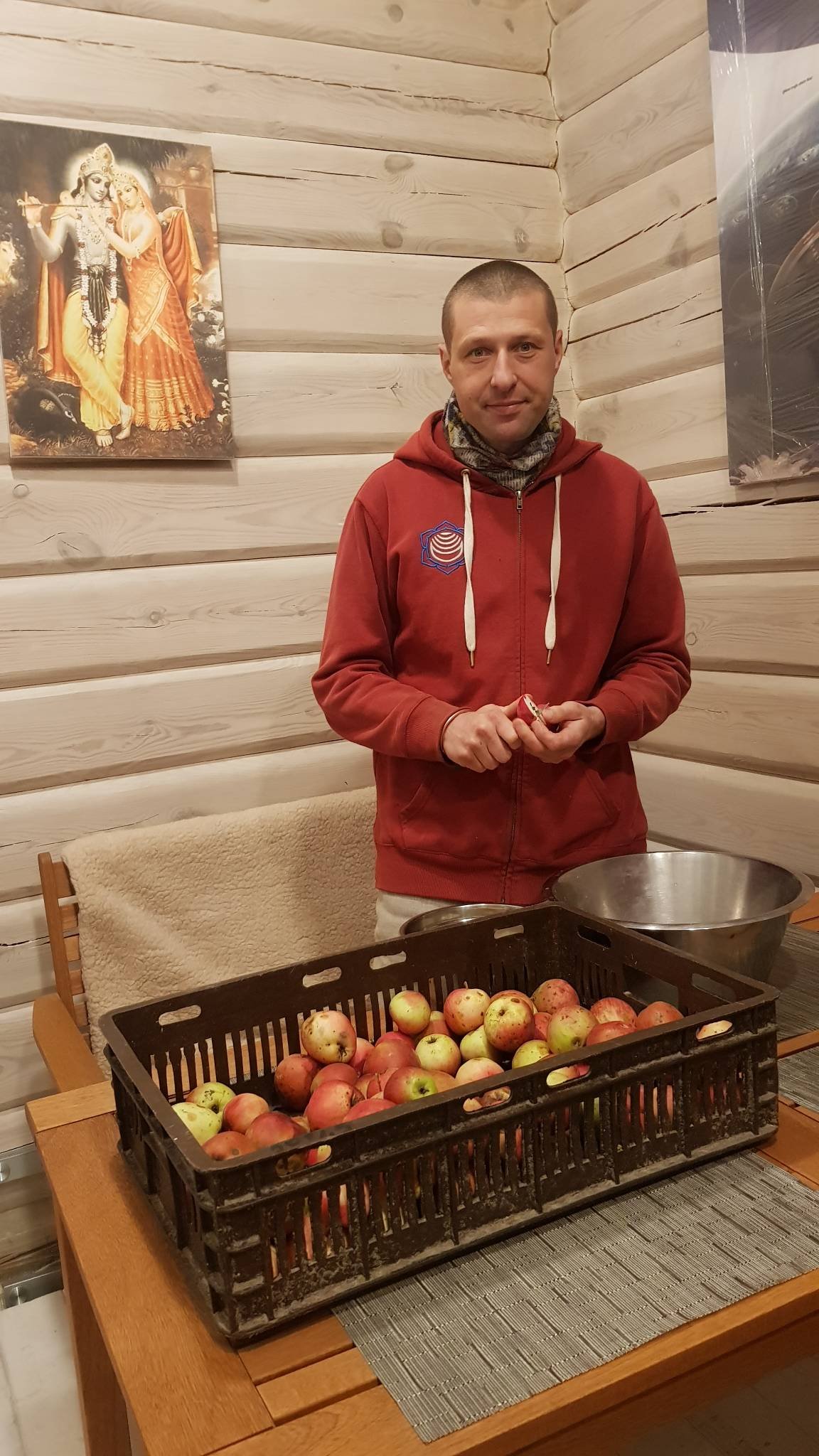 1 karuvciu maitinimas aukotu maistu govardhano sventes proga 2020 11 15